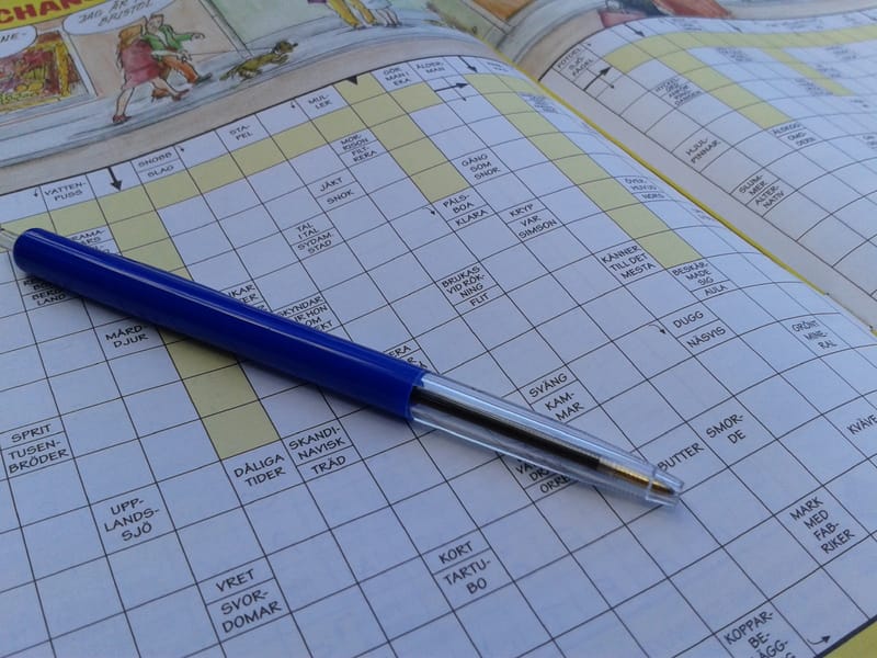 Korsordscafé på Grums bibliotek