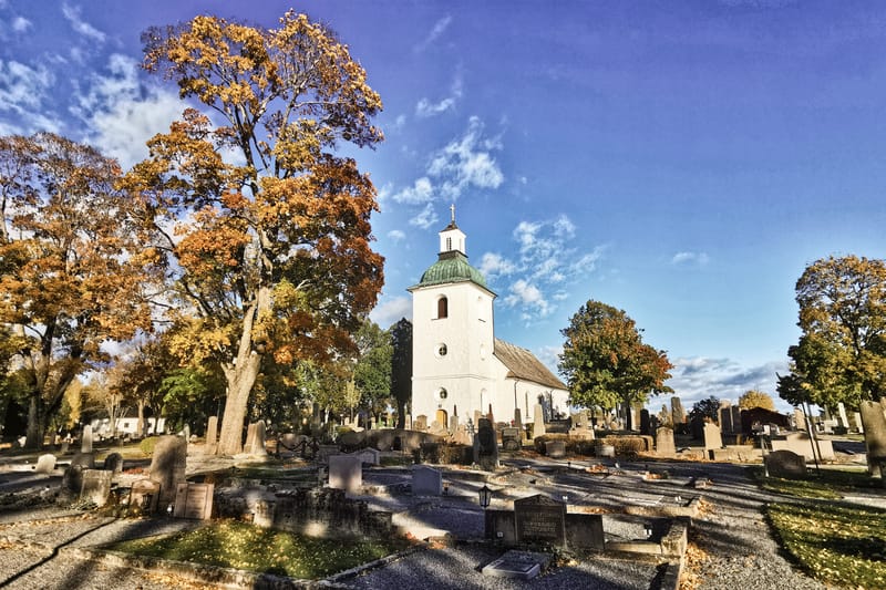 Mikaelikyrkan & Arvika västra kyrkogård