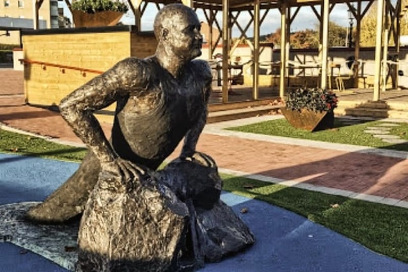 Staty av simmaren Anders Olsson