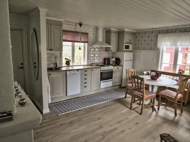 Stuga på gård i Västra Ämtervik